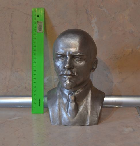 Бюст Ленина. Скульптор Теплов. Подписной.
