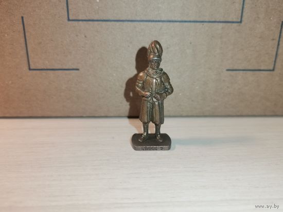 Металлический солдатик "типа киндер", высота 4 см.