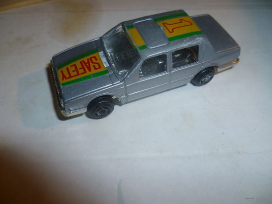 Модель авто Volvo 760. Старый Китай. масштаб 1:64.