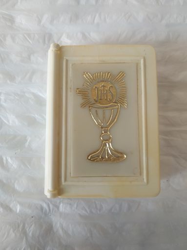 Традиционные католические чётки (Розарий) в декоративной шкатулке.