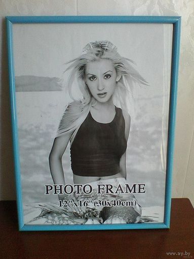 Фоторамка - Пластиковая со Стеклом - Размеры: 30/40 см.