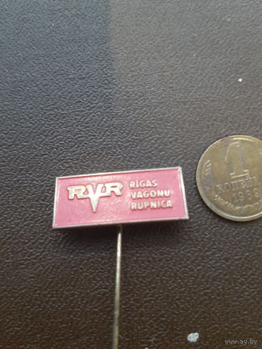 Значок тяжелый RVR красный