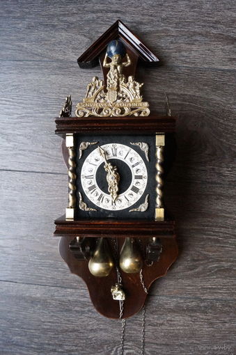 Голландские РЕДКИЕ МАЛЫЕ Настенные Часы 1950-е гг. в стиле XVII века "ZAANSE CLOCK" S#1.