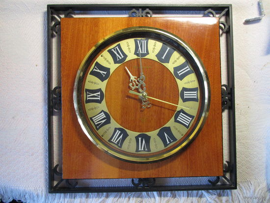 Часы настенные Янтарь