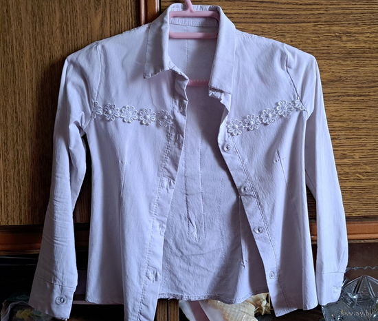 Рубашка белая на девочку 5-6лет, б.у, в хорошем состоянии, ткань стрейч