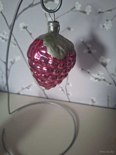 Елочная игрушка малина