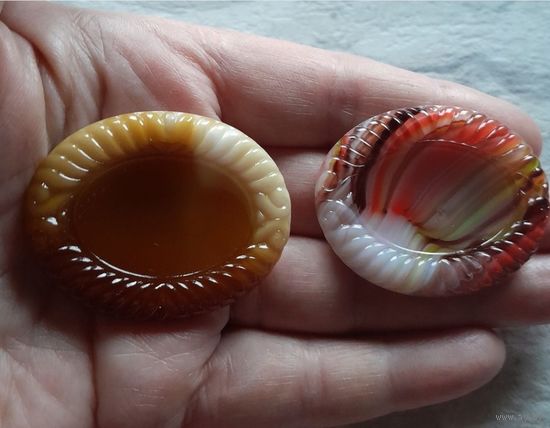 Винтажные броши из глушенного  стекла. Чехословакия.