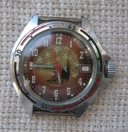Часы. Восток 2414. Амфибия. 70 лет революции.