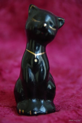 Статуэтка фарфоровая " Котик " целая , высота 7,5 см
