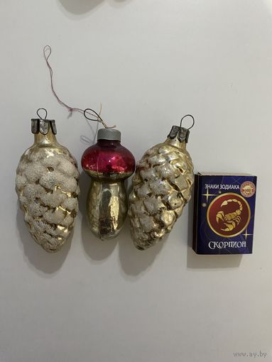 Лот елочных игрушек.