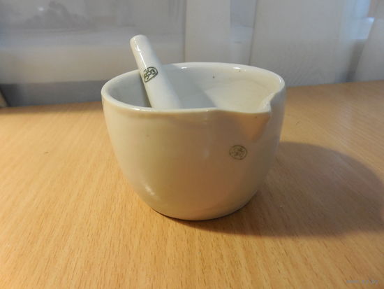 Ступка фарфоровая с пестиком.