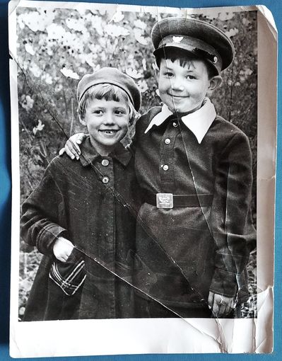 Фото мальчика и девочки. Минск. 1958 г. 18х24 см