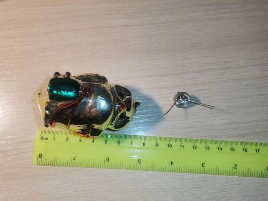 Ёлочная, стеклянная игрушка "Сова", времён СССР, длина 7 см., скол в районе подвески.