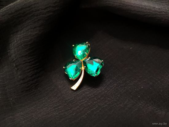 Брошь трилистник