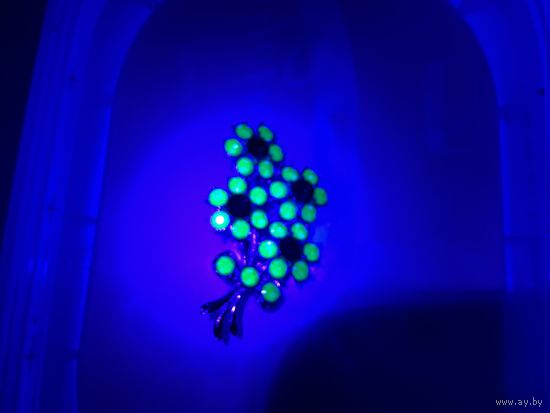 Брошь Ромашки Урановое стекло Англия 60-е