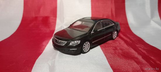 Toyota Alphard | Rastar 1/43