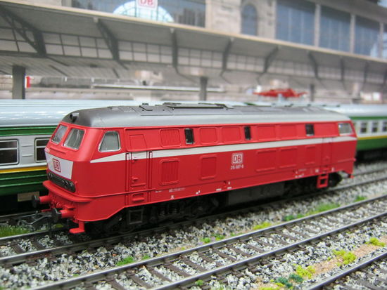Дизельный локомотив BR 215-007 ROCO. Масштаб НО-1:87.