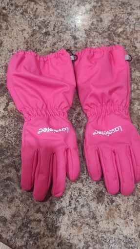 Фирменные перчатки Lassie размер 3. Розовые и синие. Цена указана за пару.  Фото 1-4. Перчатки зимние Lassie размер 3. Яркие, красивые, удобные. Отличное состояние. Фото 5. Перчатки Lassie размер 3 (р