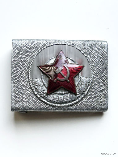 Пряжка-партизанка. Поверх символики Вермахт, установлена кокарда-красная звезда.