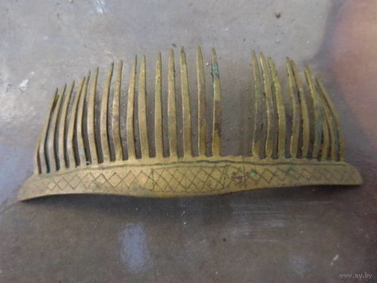 Старый бронзовый гребень