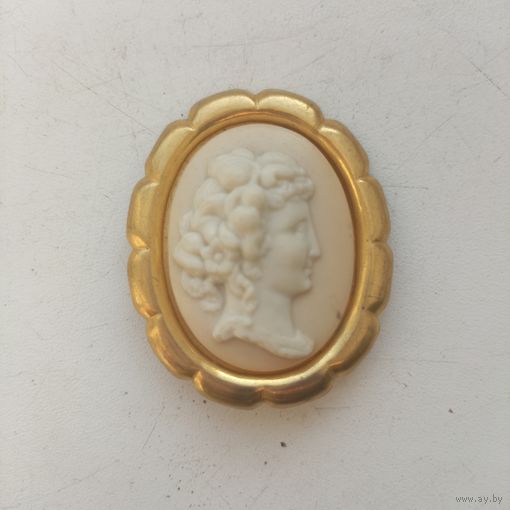 Брошь Камея