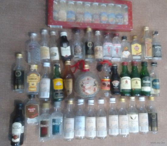 Минибутылочки пустые для коллекции или интерьера ТОРГ/ВАША ЦЕНА