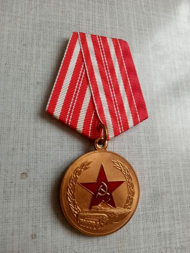 Медаль. За службу и верность.