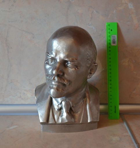 Бюст "Ленин". Сычев. Высота 26 см.СССР.