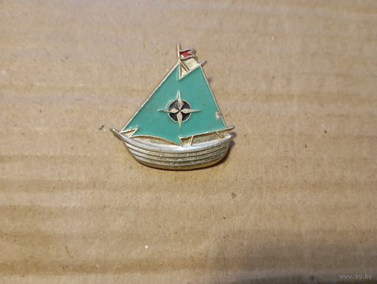 Значок кораблик