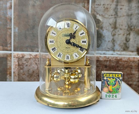 Часы рабочие , маятник не крутится.