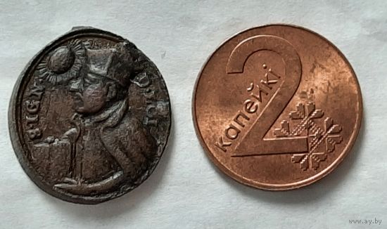 Медальон католический отличный рельеф,  оч малый размер.