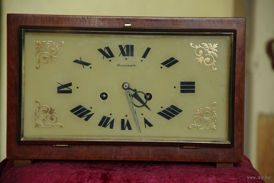 Часы настольные Янтарь с боем ( все работает ) обслуженные
