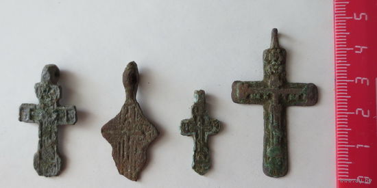 Крестики старые. Целые... 4 штуки за одну цену...