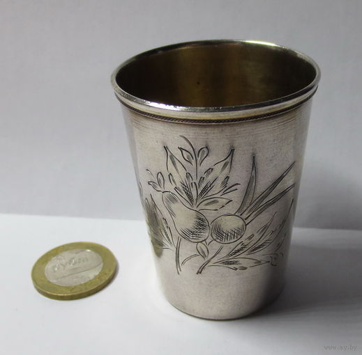 Серебряная стопка, 50 мл. Внутренняя позолота. Клеймо АПК, 875 проба: 50-ые годы. Высота: 58 мм. Вес: 36.85 гр. Хорошее состояние.