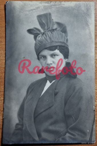 1920-е Открыточный формат Дама головной убор типажи прошлого ретро
