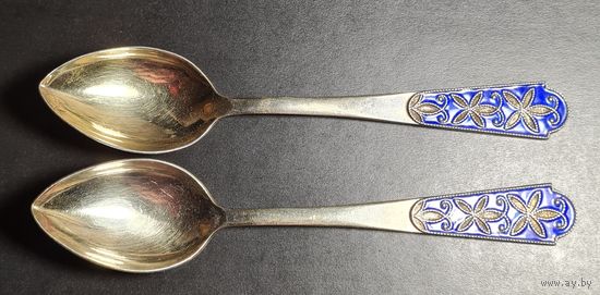 Две чайные ложки серебро в позолота с эмалями, 875 звезда СССР