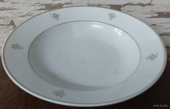 Тарелка суповая СССР. Сумской фарфоровый завод (Суммы). 1965-1974 гг.