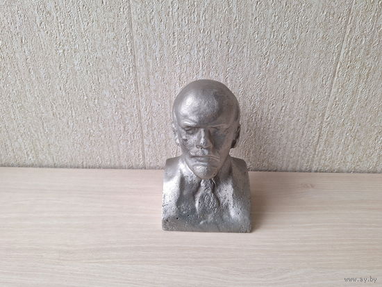 Ленин бюст - 16 см высота, 1,940 г вес