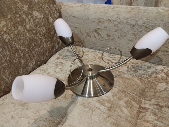 Люстра с тюльпанами на 3 плафона