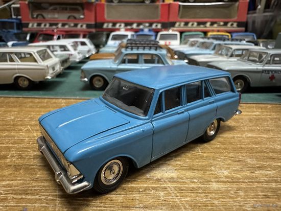 Москвич 427 сизый, не синий. Пятничный вечер в синих, голубых и серых тонах.