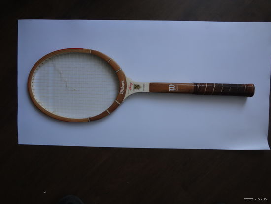 Теннисная ракетка Wilson.