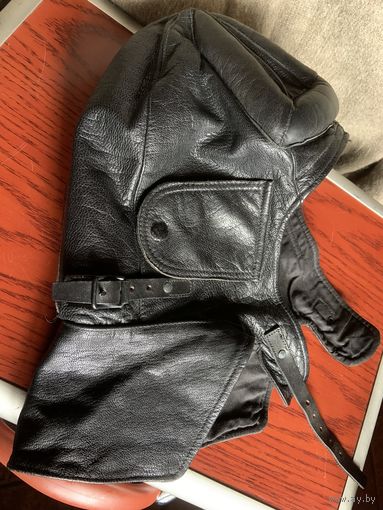 Оригинальный лётный шлем 50-х годов с мощными рёбрами жёсткости-защишают от ударов головой по прицелу и приборной панели-задние от ударов спинку и крышку фонаря!