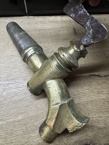 Бочковой кран.