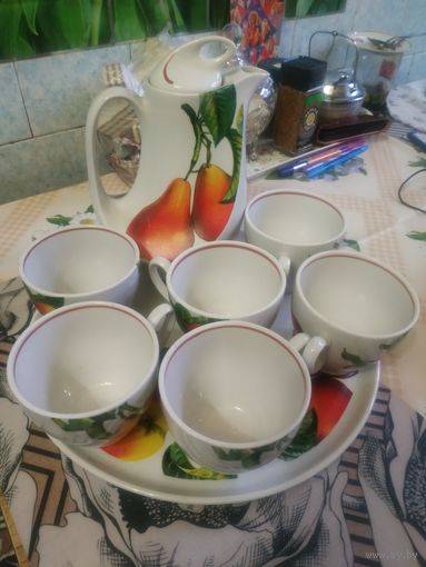 Набор. Графин и 6 чайных чашек. Клеймо.