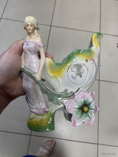 Девушка на ладье фарфор