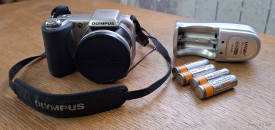 Фотоаппарат ОLYMPUS SP - 600 UZ. Исправен. Комплект. Без флешки, только адаптер. Крышка в отсек батареек держит, но один зацеп сломан. Все на фото!
