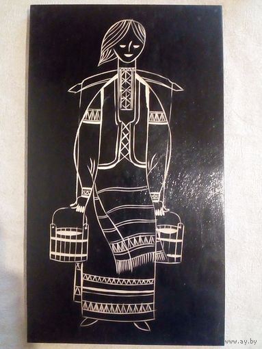 Панно Девица с коромыслом СССР БССР резьба 19х33 см