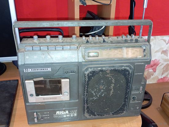 Магнитола  РАДИОТЕХНИКА  " RIGA 111 " .