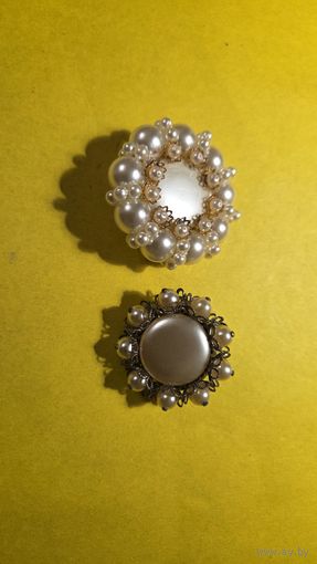 Старые броши.