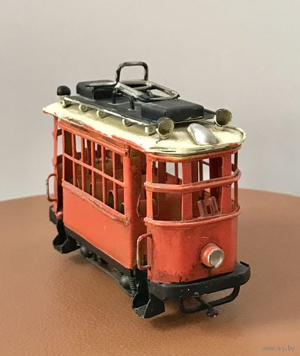 Модель декоративного ретро трамвая.